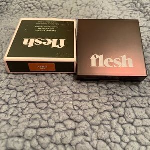 Flesh lip color in puffy